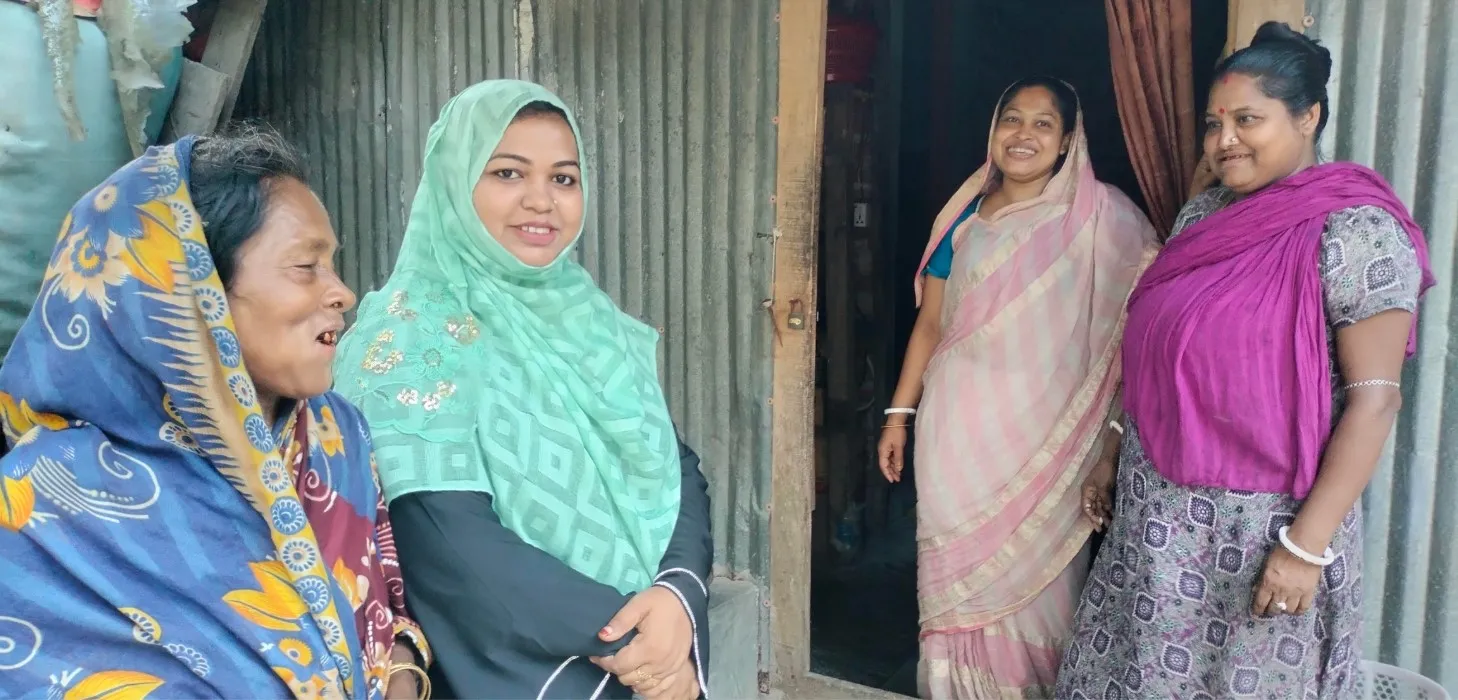 বাকেরগঞ্জে ভোটারদের দ্বারে দ্বারে যাচ্ছেন কাউন্সিলর প্রার্থী সাবরিনা আক্তার